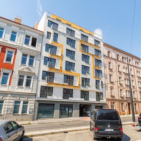 Brand New Studio Apartment #21 With Free Secure Parking In The Center Praha Bagian luar foto