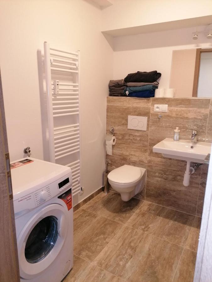 Brand New Studio Apartment #21 With Free Secure Parking In The Center Praha Bagian luar foto