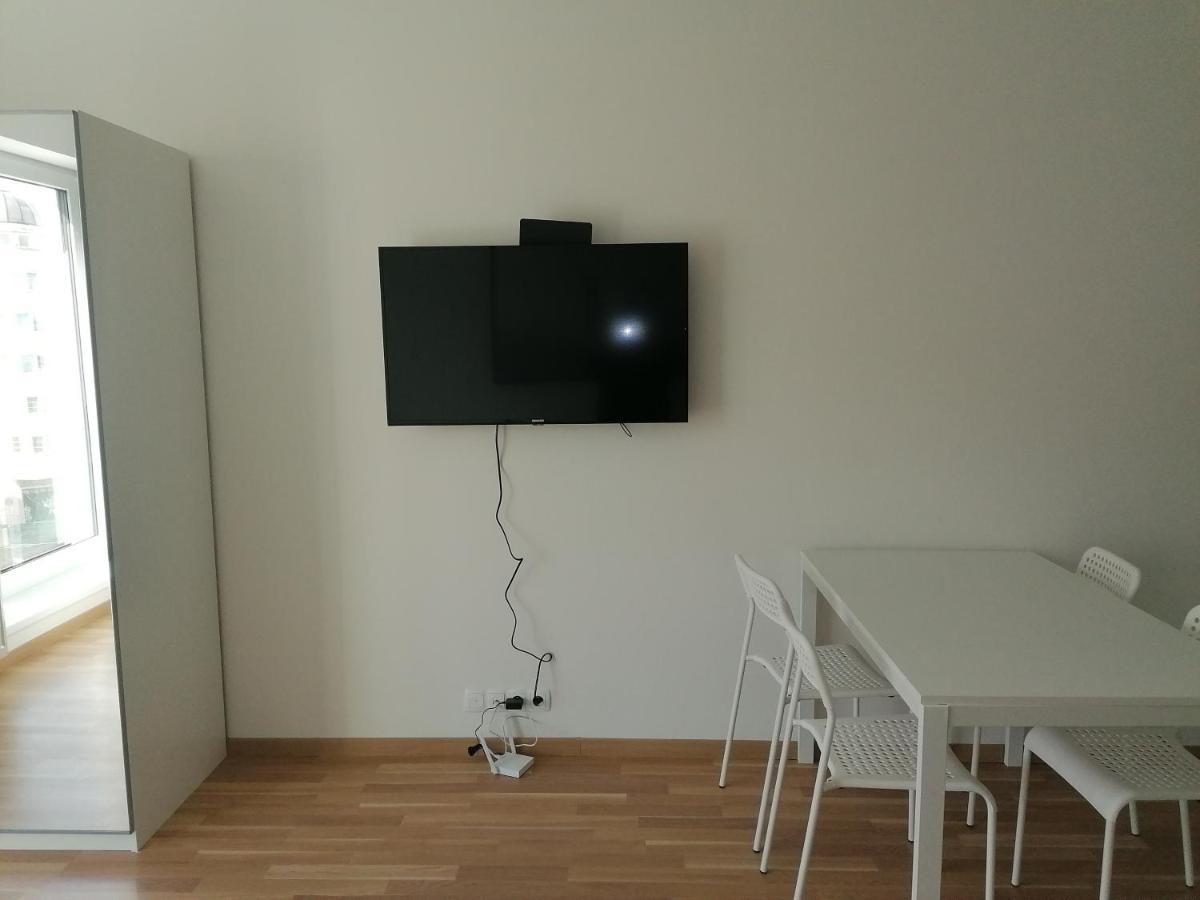 Brand New Studio Apartment #21 With Free Secure Parking In The Center Praha Bagian luar foto