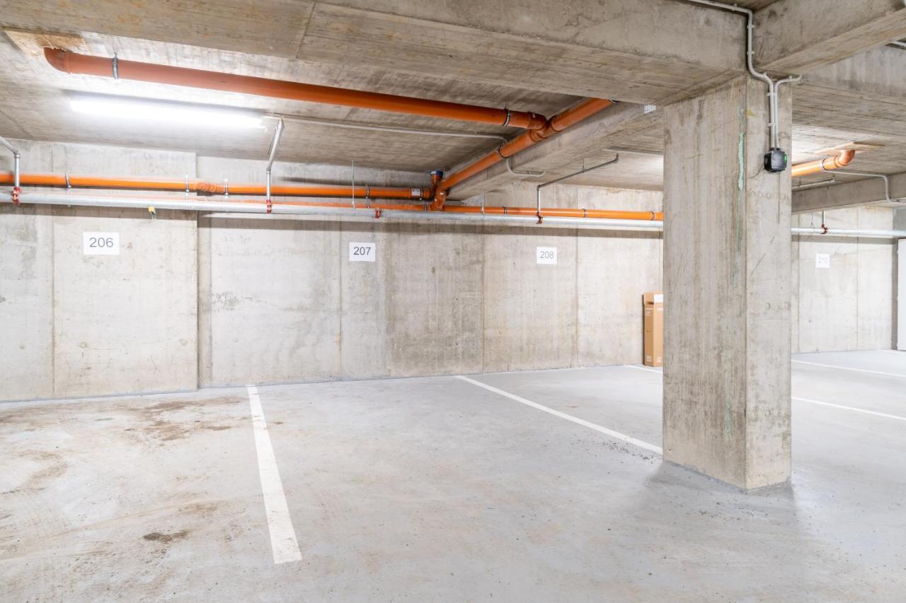 Brand New Studio Apartment #21 With Free Secure Parking In The Center Praha Bagian luar foto