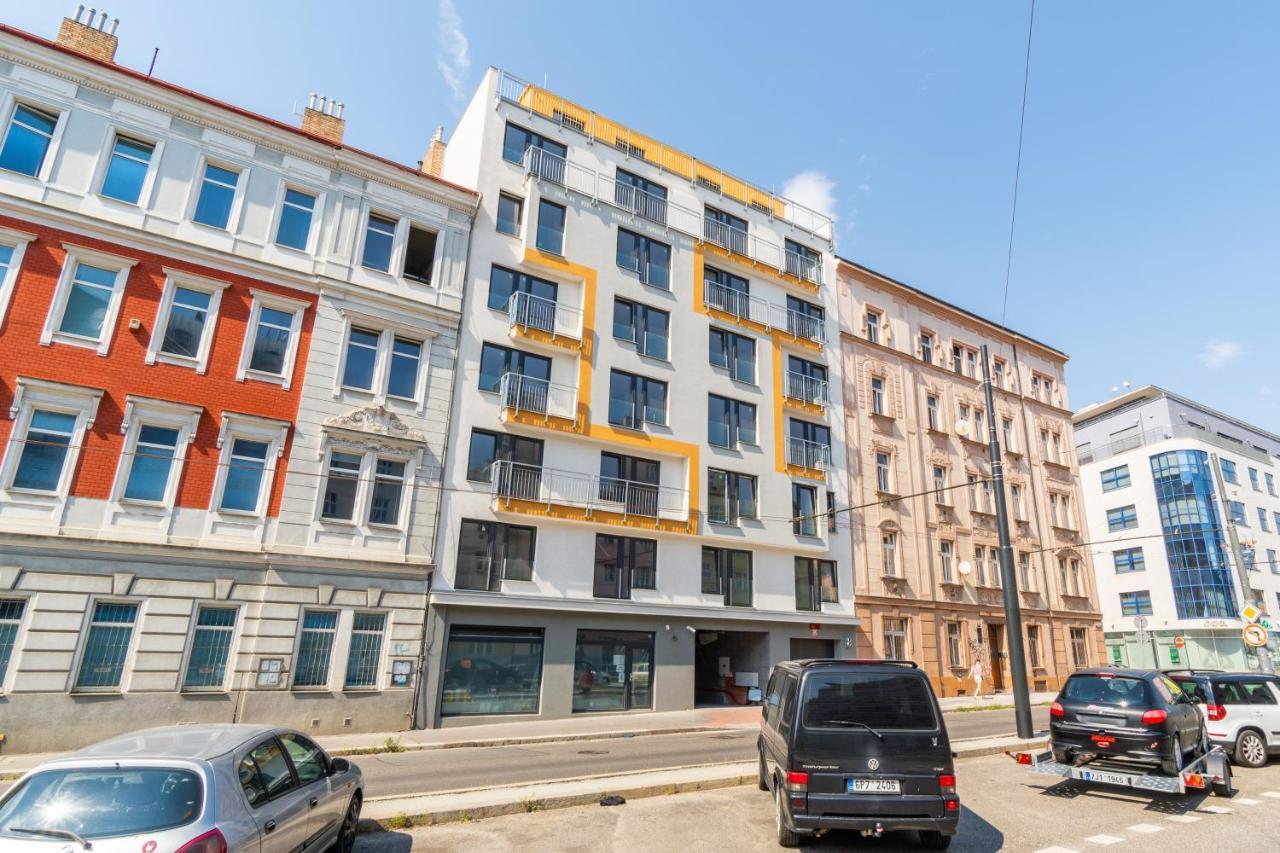 Brand New Studio Apartment #21 With Free Secure Parking In The Center Praha Bagian luar foto